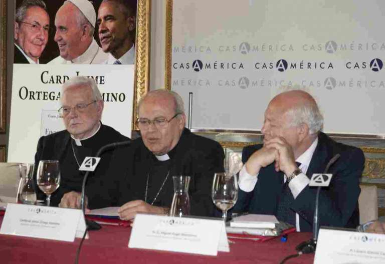 Cardenal Amigo, cardenal Ortega y exministro Moratinos en la presentación del libro del cardenal de La Habana en Madrid
