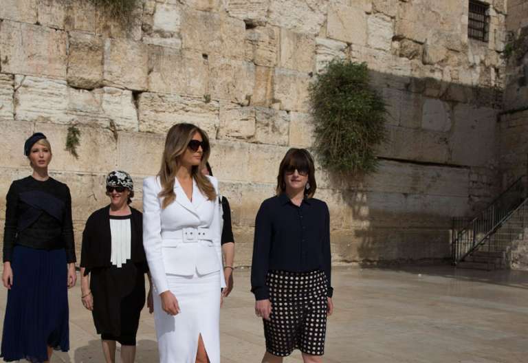 Melania e Ivanka Trump, durante su visita al Muro de las Lamentaciones primera dama hija de Donald Trump Israel 22 de mayo