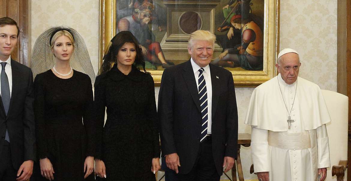 Donald Trump, Melania Trump, Ivanka Trump y su esposo, durante la audiencia del Papa Francisco el 24 de mayo de 2017