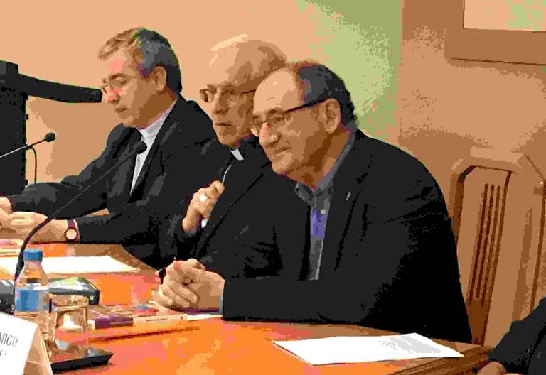 El teólogo Gonzalo Tejerina, el obispo de Tarazona, Eusebio Martínez Sola, y el director de Publicaciones Claretianas, Fernando Prado, en el Instituto Teológico de Vida Consagrada, el 18 de mayo de 2017