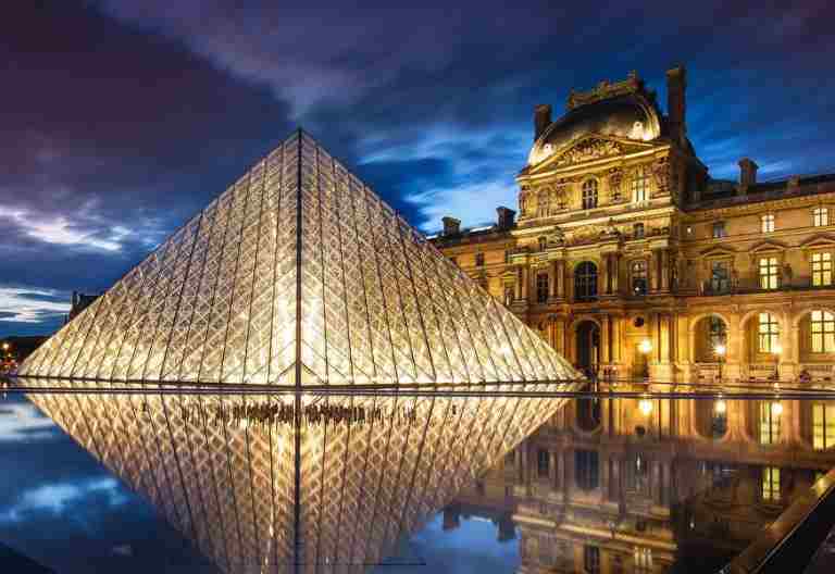 museo del Louvre Francia París de noche