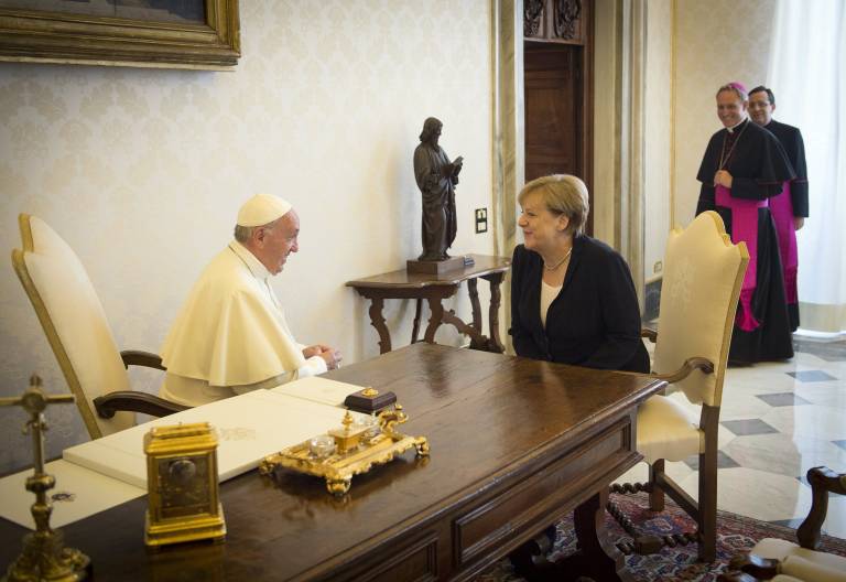 El papa Francisco y Angela Merkel, presidenta de Alemania, en su encuentro en el Vaticano 17 de junio 2017