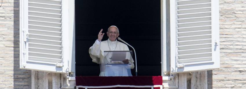 El papa Francisco, durante el Ángelus del 18 de junio de 2017 plaza San Pedro