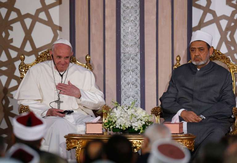 El papa Francisco visita la Universidad de Al-Azhar durante su viaje a Egipto abril 2017