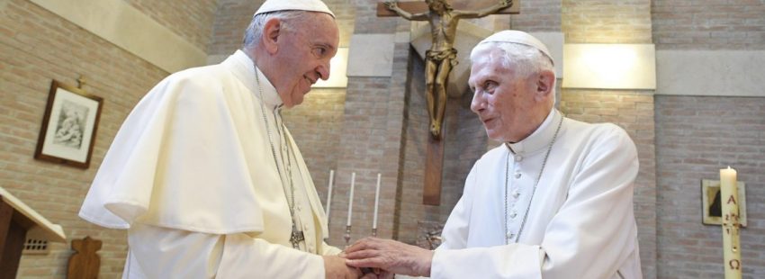 Francisco, con Benedicto XVI, el 28 de junio de 2017, tras el consistorio/CNS