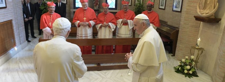 Francisco junto a cinco nuevos cardenales visitan a Benedicto XVI/CNS