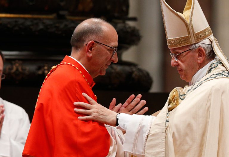 papa Francisco con cardenal Juan José Omella consistorio cardenales 28 junio 2017