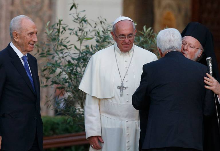 papa Francisco encuentro con Simon Peres Mahmoud Abbas y Bartolome I Jardines Vaticanos 8 junio 2014