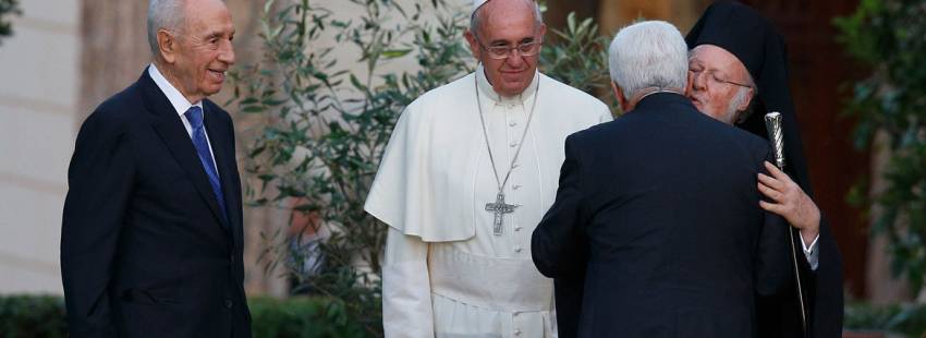papa Francisco encuentro con Simon Peres Mahmoud Abbas y Bartolome I Jardines Vaticanos 8 junio 2014