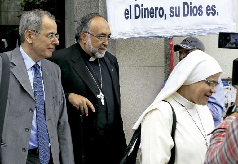 Jesús Sanz arzobispo de Oviedo sale de declarar ante el juez por denuncias Lumen Dei 2017