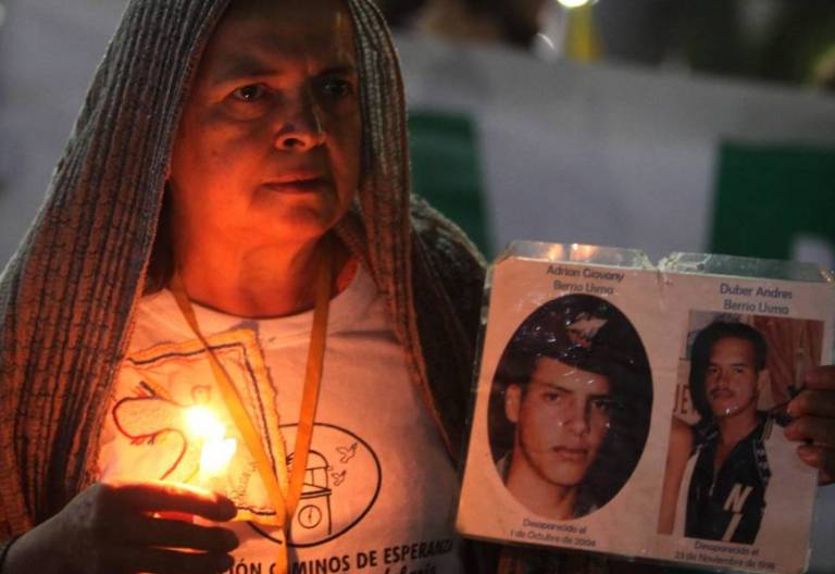 Mujer colombiana durante una concentración por la paz/CNS