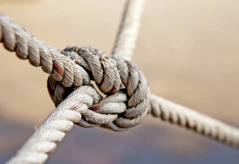 nudo en dos cabos de cuerda