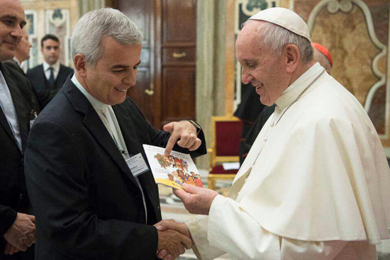 director de las OMP de Brasil, Maurício da Silva Jardim, con papa Francisco Campaña Misionera 2017