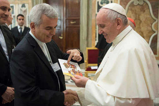 director de las OMP de Brasil, Maurício da Silva Jardim, con papa Francisco Campaña Misionera 2017
