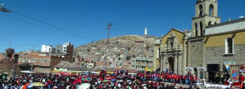 BOLIVIA – Estudiantes compenetrados con Jesús