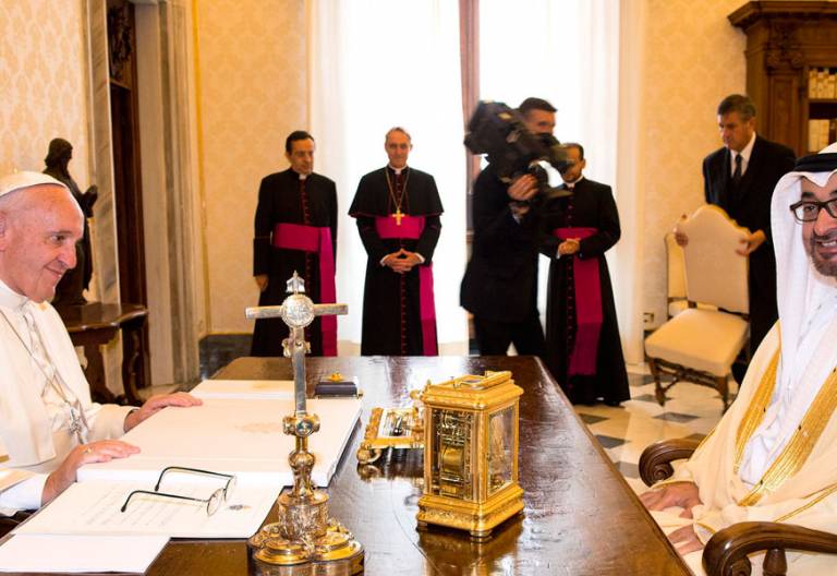 El papa Francisco en su encuentro con el príncipe de Abu Dhabi, Mohammad Bin Zayed