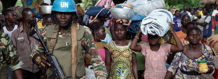 República Centroafricana mujeres protegidas por cascos azules