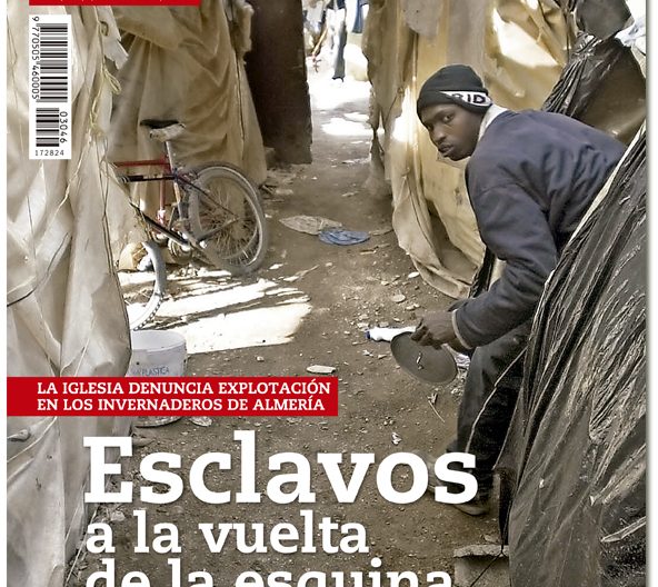 portada Vida Nueva Esclavos invernaderos Almería 3046 julio 2017