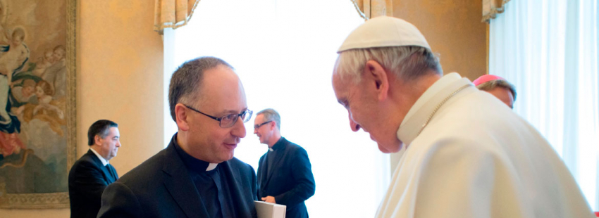 El papa Francisco, junto al jesuita y director de La Civiltà Cattolica Antonio Spadaro