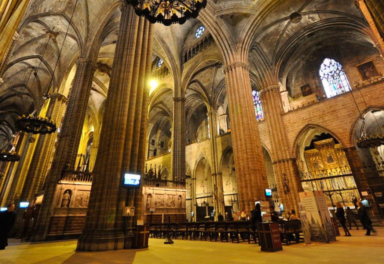 La catedral de Barcelona, en una vista interior archivo