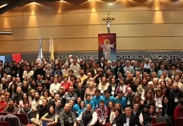 “¡Felices los que escuchan y viven la Palabra!”