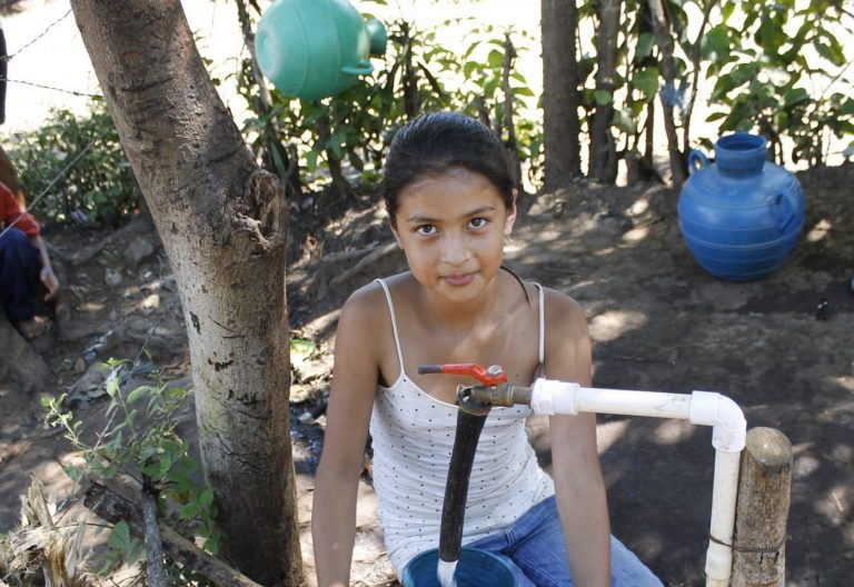 La Iglesia salvadoreña pide garantizar el agua a toda la población