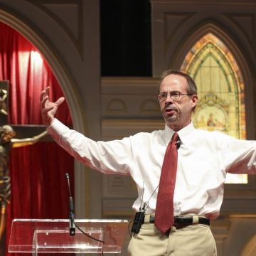 archivo John L. Allen Jr., director de Crux, durante una conferencia