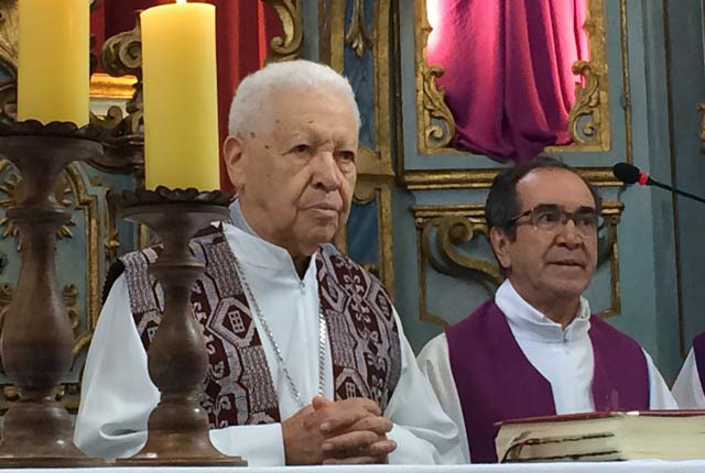José Maria Pires obispo brasileño referente afro fallecido agosto 2017 con sacerdote Manoel Godoy