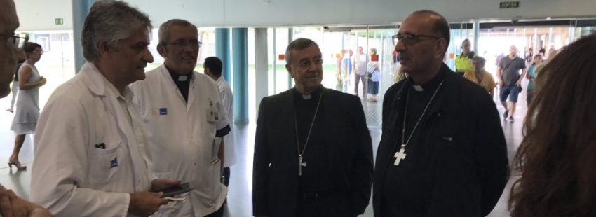 Juan José Omella y Sebastià Taltavull visitan a las víctimas del atentado de Barcelona en el