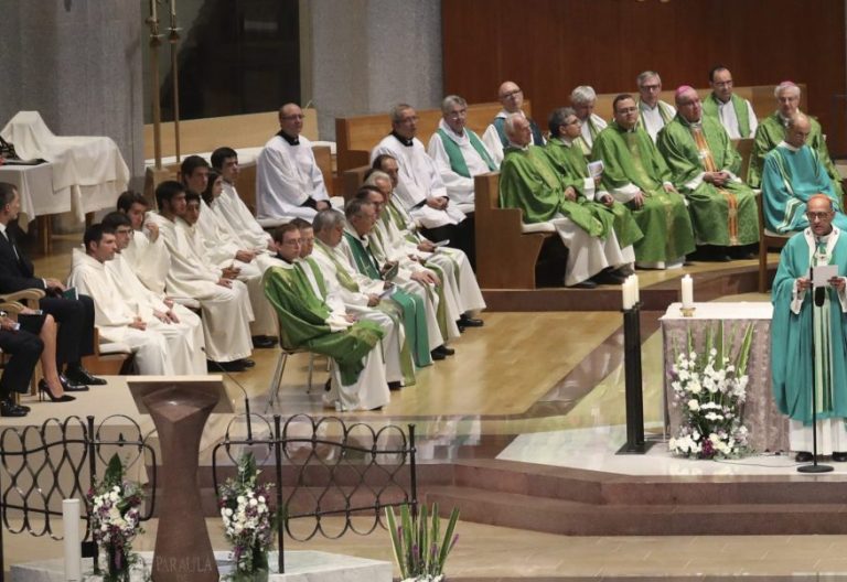 Misa en la basílica de la Sagrada Familia tras los atentados de Barcelona presidida por el cardenal Omella/EFE