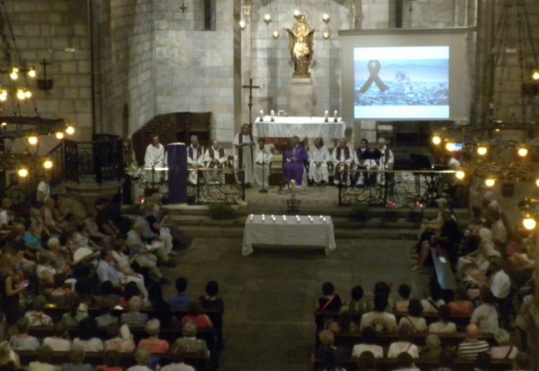 Vigilia de oración en la iglesia de Santa Anna, tras los atentados de BarcelonaT/EFE