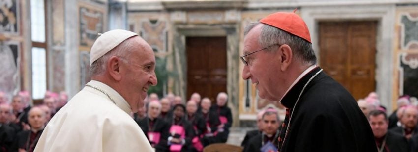 Francisco y Pietro Parolin, en un encuentro con los nuncios en 2016/LOSSERVATORE ROMANO