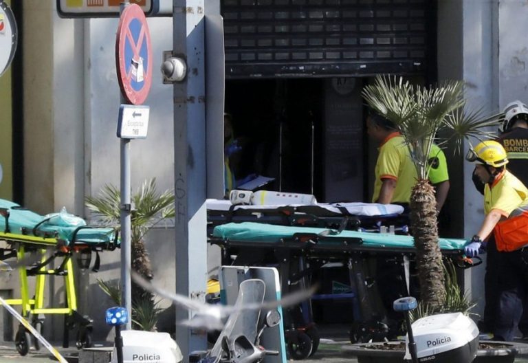 Efectivos de Emergencias en las Ramblas de Barcelona tras el atentado/EFE