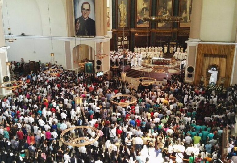 Eucaristía en la catedral de San Salvador con motivo del centenario del nacimiento de Óscar Romero
