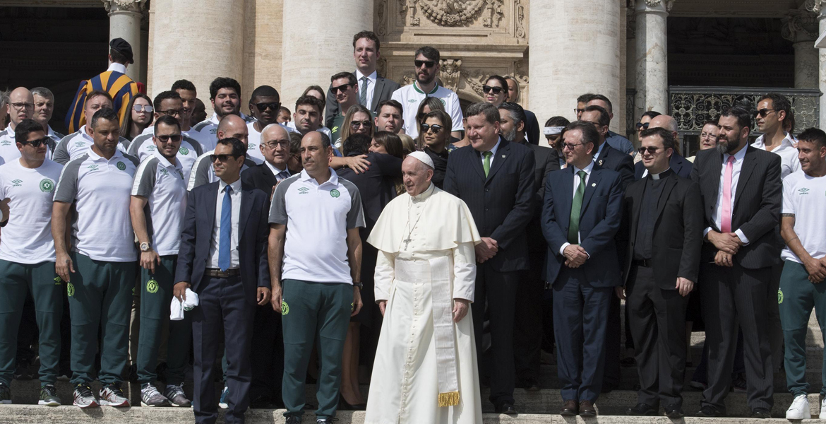 papa Francisco audiencia general 30 agosto 2017 equipo de fútbol brasileño Chapecoense