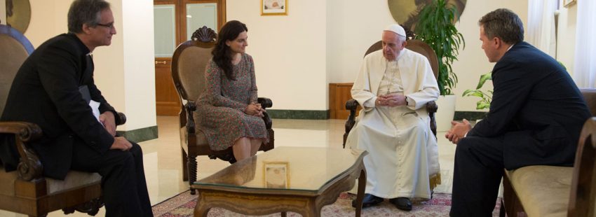 Crisis en la comunicación vaticana: los portavoces del Papa dimiten