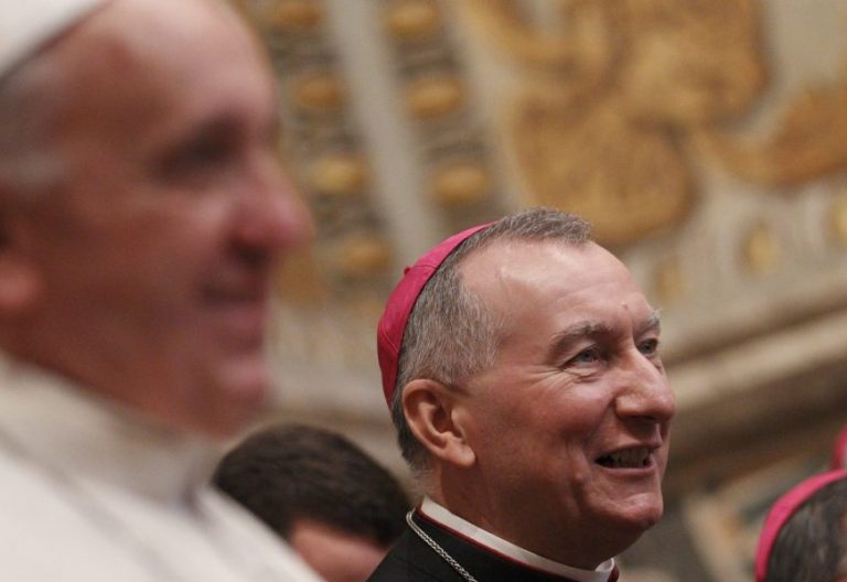 Pietro Parolin y el Papa Francisco, en el encuentro con los nuncios de 2014/CNS