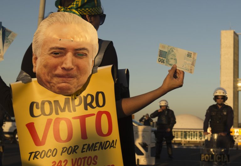 manifestantes en Brasil contra presidente Michel Temer acusado de corrupción 2 agosto 2017