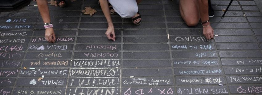 Homenaje espontáneo en Las Ramblas tras los atentados de Barcelona/EFE