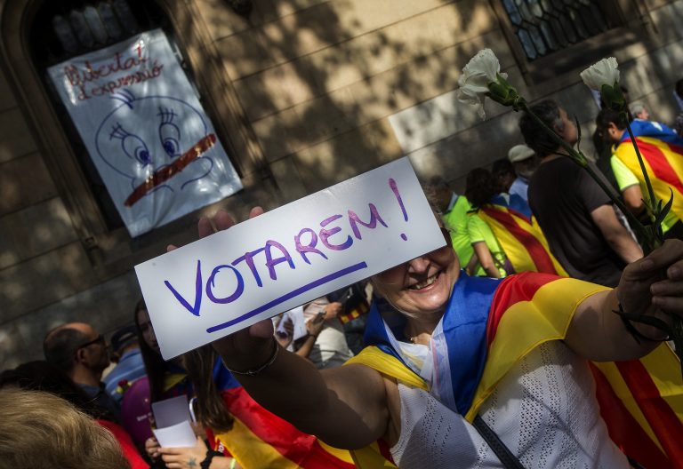 Las calles de Barcelona se llena de pro independentistas en el denominado Maratón por la Democracia Cataluña septiembre