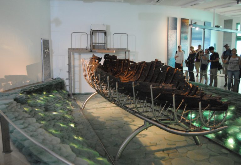 La denominada barca de Jesús, encontrada en 1986