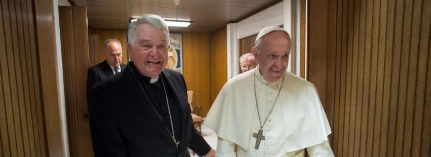 El nuncio apostólico en Italia Emil Paul Tscherrig, con el Papa Francisco