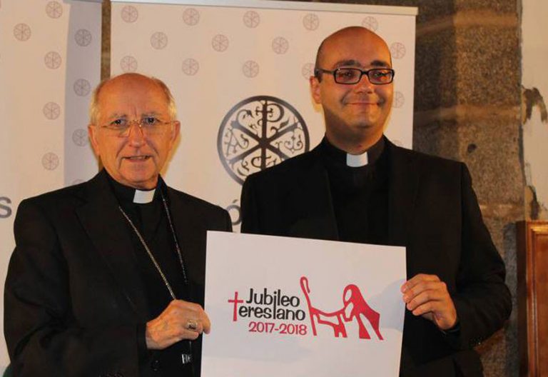 Jorge Zazo, a la derecha, junto al obispo de Ávila, en la presentación del Jubileo Teresiano
