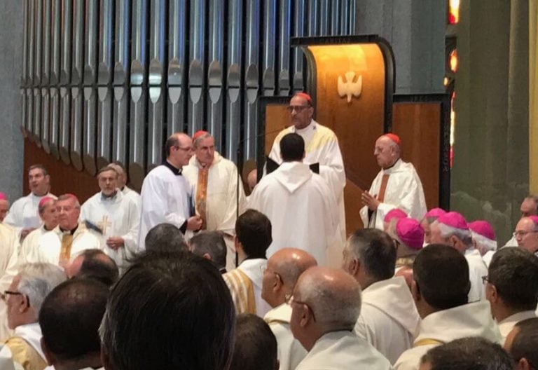 El cardenal arzobispo de Barcelona, Juan José Omella, ordena obispos auxiliares a Sergi Gordo y
