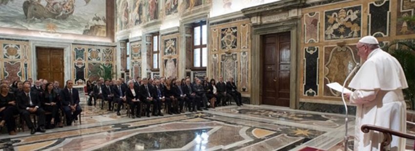 La corrupción “tiene un carácter infeccioso y parasitario en la sociedad”, denuncia Francisco