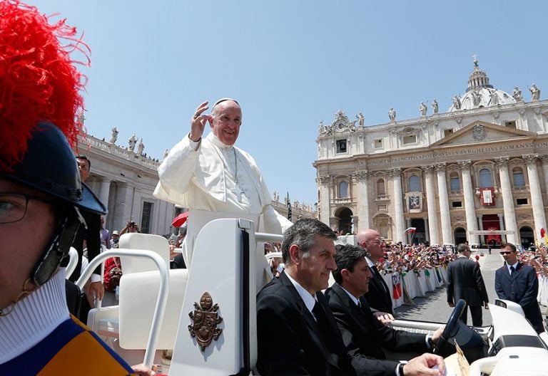 Francisco a su ejército (la Guardia Suiza): “Sois testigos de los ideales evangélicos”