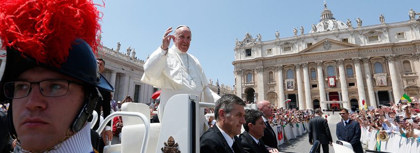Francisco agradece a la Guardia Suiza: “Vosotros expresáis el espíritu comunitario y