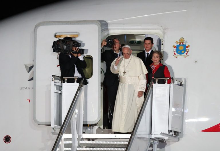 papa Francisco viaje Colombia despedida avión 10 septiembre 2017