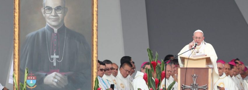 El Papa Francisco, en la beatificación del obispo Jaramillo y del cura de Armero en Villavicencio, en Colombia/EFE