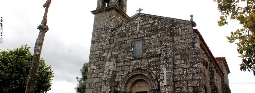 parroquia en Galicia iglesia y cruceiro